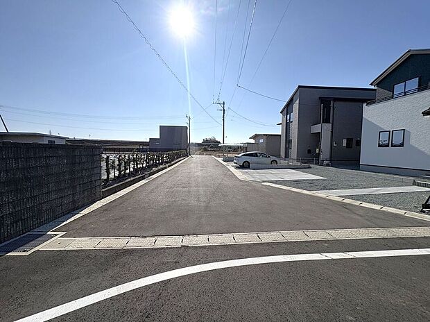 【前面道路含む外観】☆前面道路☆