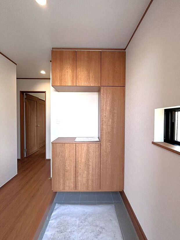 【玄関】☆シューズボックス☆飾り棚の付いたシューズボックス♪フォトフレームやお花を飾ってお洒落な玄関スペースに♪