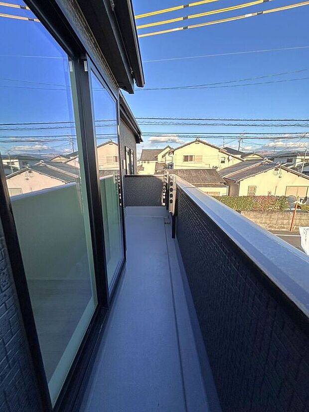 【バルコニー】☆バルコニー☆南向きに面しているので陽当たりも良くお洗濯物もよく乾きます♪