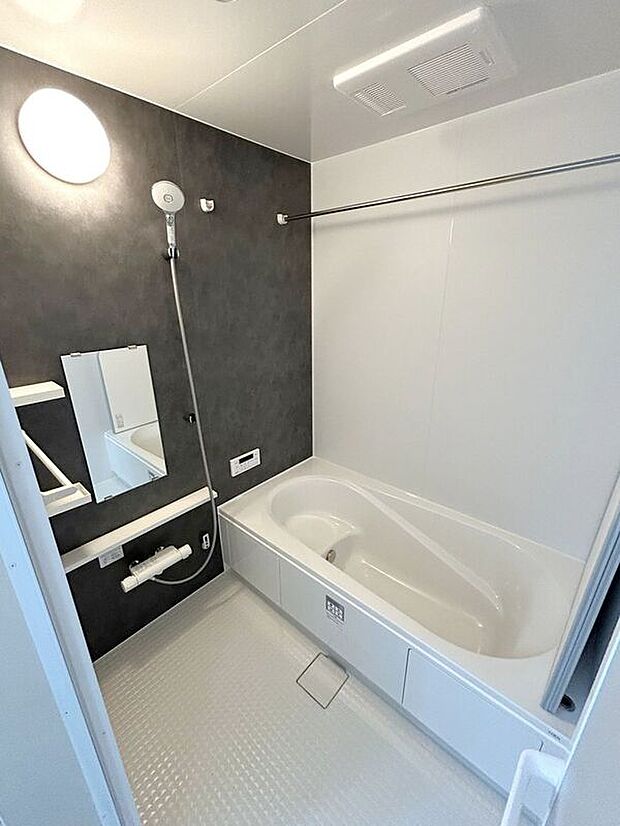 【バス】☆浴室☆1坪タイプのユニットバス♪足を伸ばしてゆったりとご入浴頂けます♪一日の疲れを癒す空間です♪