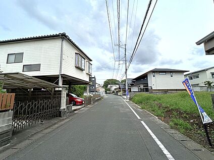 前面道路含む外観