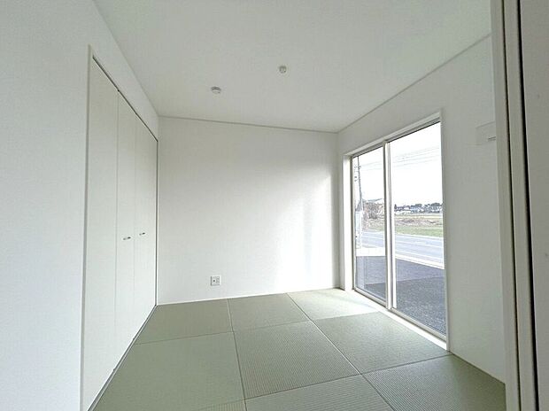 【室内】☆和室☆リビングに面したほっと安らぐ和の空間♪お子様の室内遊び場や来客時に重宝する一部屋です♪