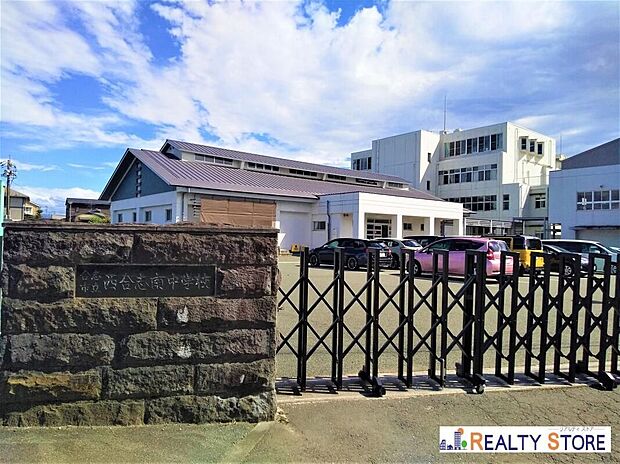 合志市立西合志南中学校(約1,800m)