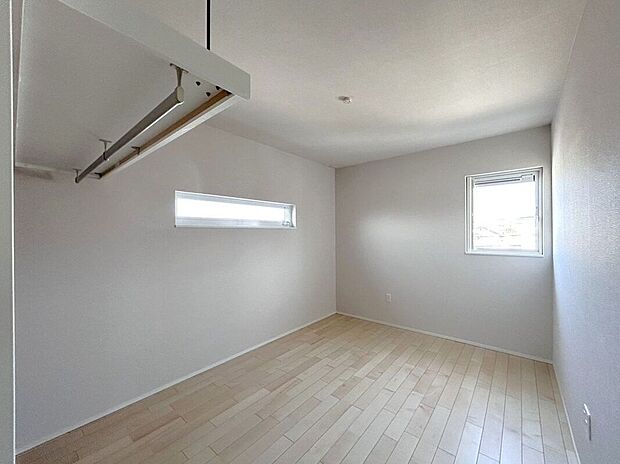 【洋室】☆北側6帖洋室☆ベッドや学習机を置いてお子様部屋におすすめです♪