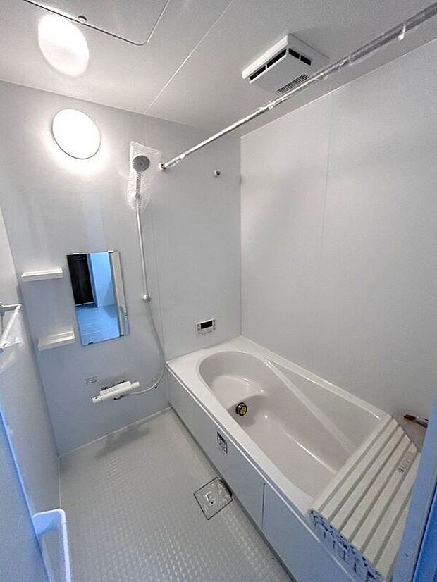 【バス】☆浴室☆1坪タイプのユニットバス♪足を伸ばしてゆったりとご入浴頂けます♪一日の疲れを癒す空間です♪