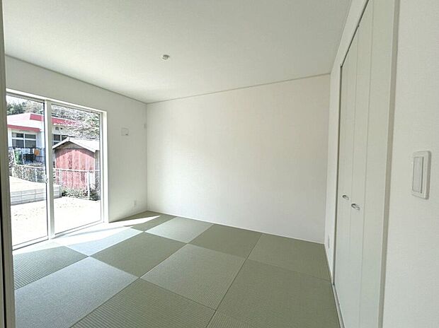 【室内】☆和室☆リビングに面したほっと安らぐ和の空間♪お子様の室内遊び場や来客時に重宝する一部屋です♪