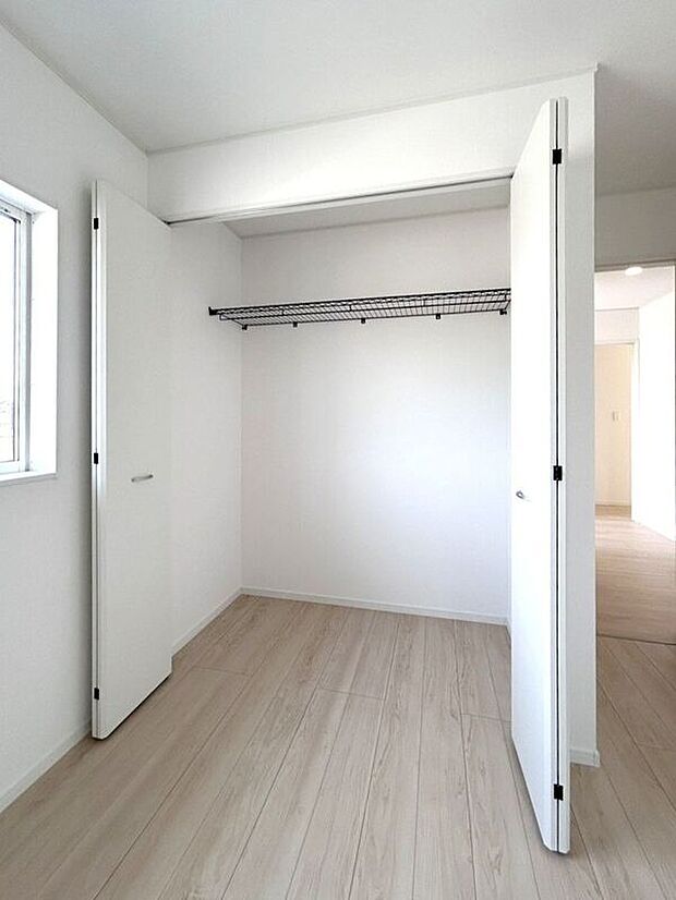 【収納】☆クローゼット(5帖洋室)☆容量大きめなので、お部屋がすっきり片付きます♪