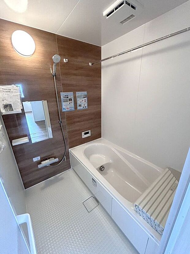 【バス】☆浴室☆1坪タイプのユニットバス♪足を伸ばしてゆったりとご入浴頂けます♪一日の疲れを癒す空間です♪