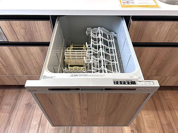 【その他設備】☆食器洗浄乾燥機☆日々の家事タイムを助ける強い味方♪機能性だけでなくお洒落なデザインも魅力です♪食事後の時間をお子様や旦那様とのゆとり時間に♪