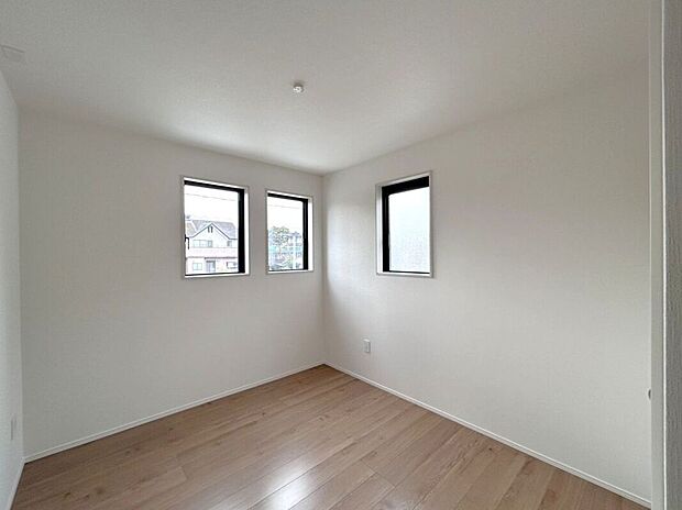 【洋室】☆洋室B☆明るい光が差し込むお部屋♪快適なプライベート空間です♪