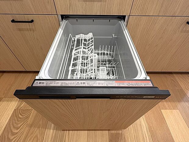 【その他設備】☆食器洗浄乾燥機☆日々の家事タイムを助ける強い味方♪機能性だけでなくお洒落なデザインも魅力です♪食事後の時間をお子様や旦那様とのゆとり時間に♪