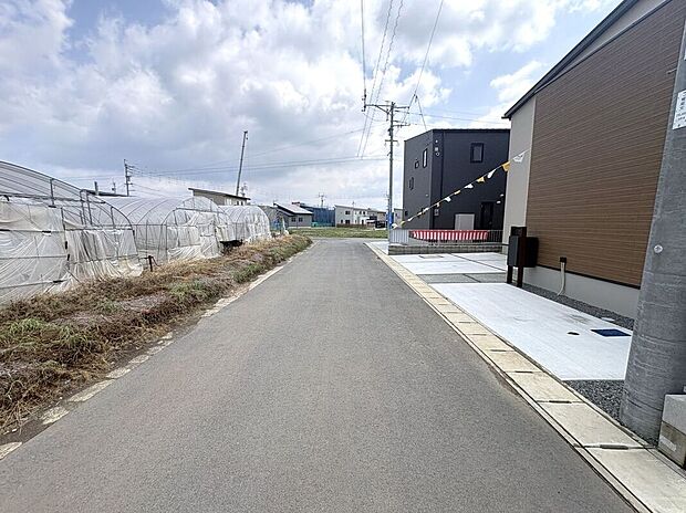 【前面道路含む外観】☆前面道路☆