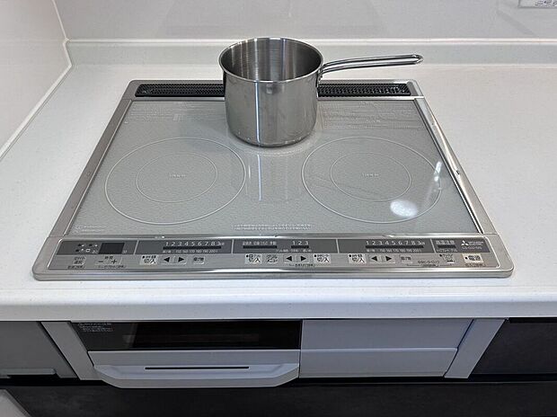 【その他設備】☆IHクッキングヒーター☆吹きこぼれのお掃除もお手入れも簡単♪綺麗なキッチンを保てるIHクッキングヒーター♪火を使わないので火事の心配も減ります♪