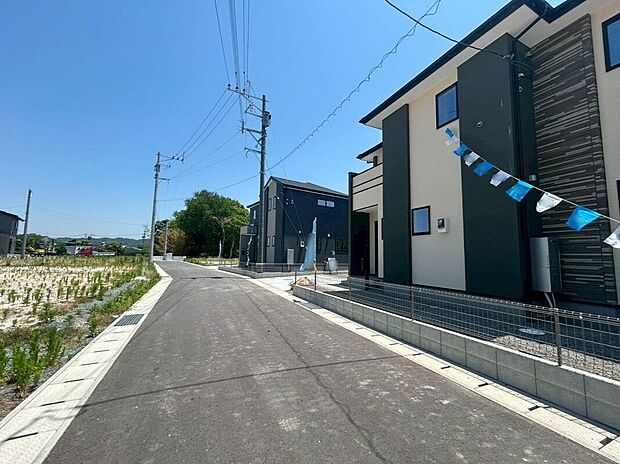 【前面道路含む外観】☆前面道路☆