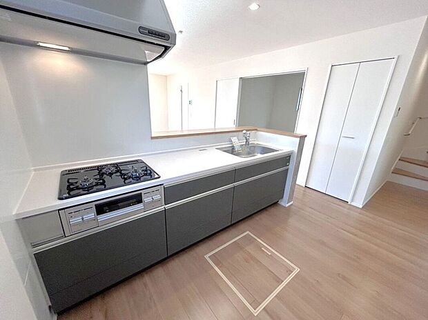 【キッチン】☆キッチン☆3口コンロが嬉しいキッチン♪シンクや作業スペースも広くお料理しやすいキッチンです♪