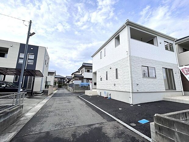 【前面道路含む外観】☆前面道路☆
