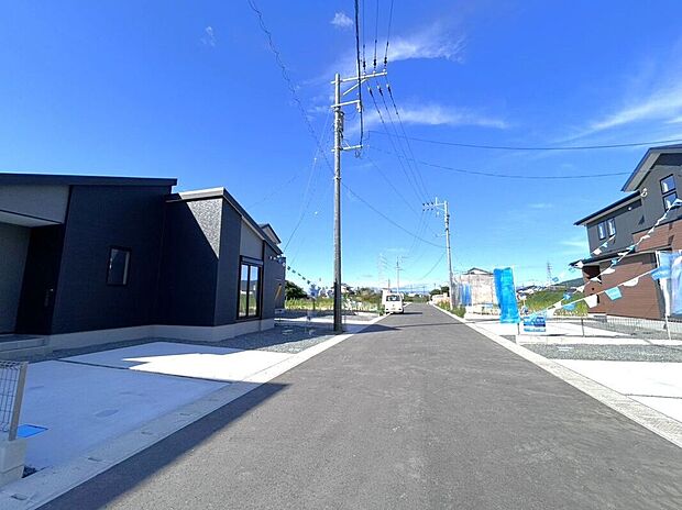 【前面道路含む外観】☆前面道路☆