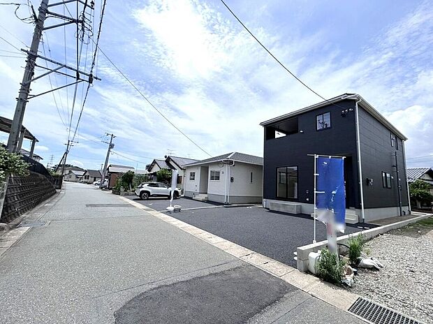 【前面道路含む外観】☆前面道路☆