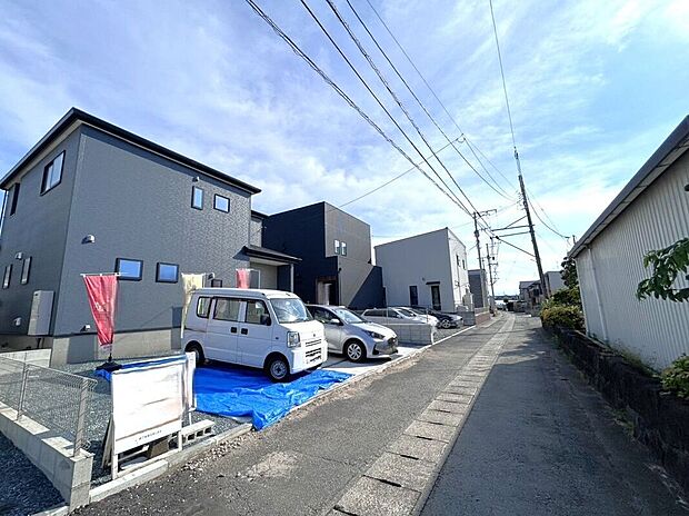 【前面道路含む外観】☆前面道路☆