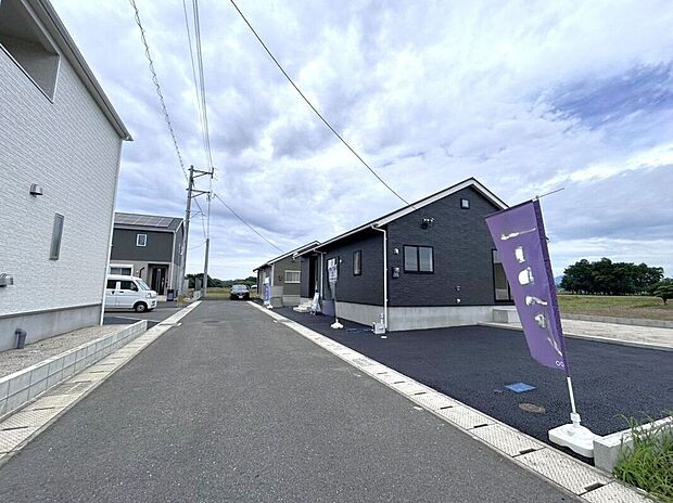 【前面道路含む外観】☆前面道路☆