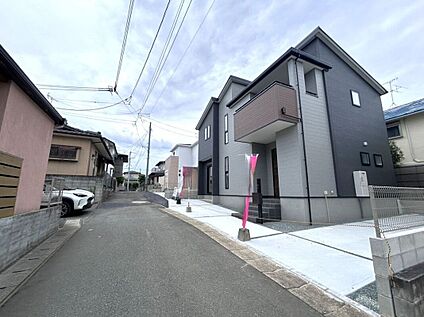 前面道路含む外観