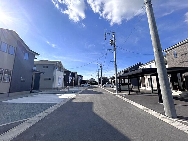 【前面道路含む外観】☆前面道路☆
