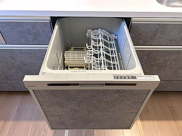 【その他設備】☆食器洗浄乾燥機☆日々の家事タイムを助ける強い味方♪機能性だけでなくお洒落なデザインも魅力です♪食事後の時間をお子様や旦那様とのゆとり時間に♪