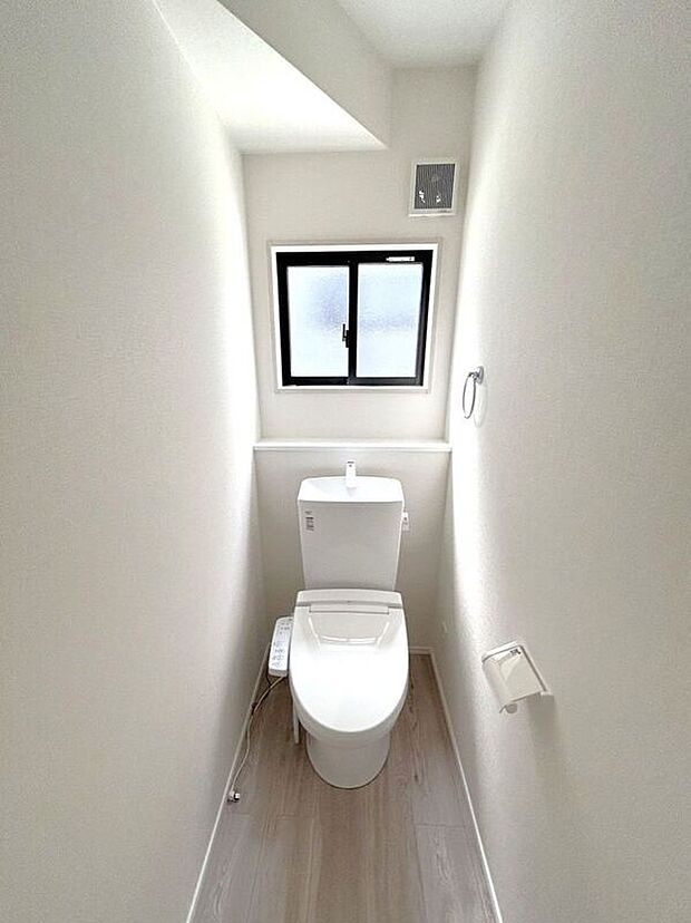 【トイレ】☆トイレ☆明るく清潔感のあるトイレ空間♪来客時にも安心です♪
