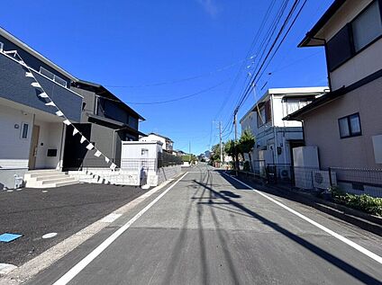 前面道路含む外観