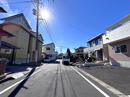 前面道路含む外観
