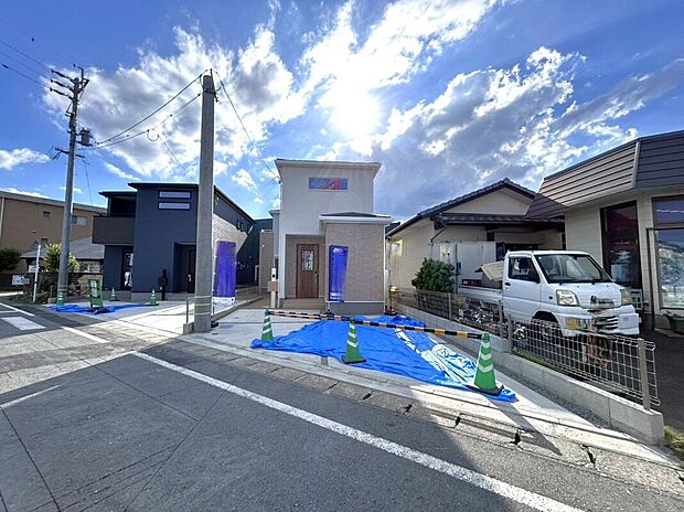【駐車場】☆駐車スペース☆駐車2台可能。お車の出し入れもスムーズです♪