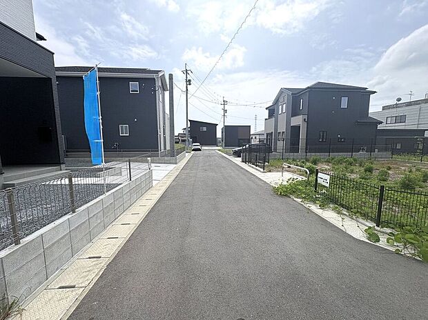 【前面道路含む外観】☆前面道路☆