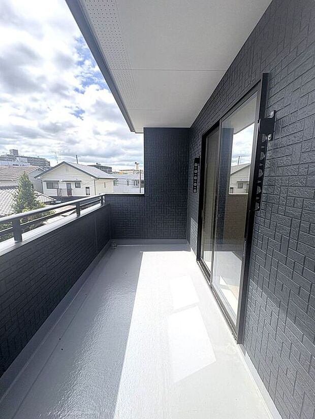 【バルコニー】☆バルコニー☆2部屋から出入り可能な外の空気を感じられるバルコニー♪暮らしにゆとりを与えてくれます♪