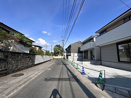 前面道路含む外観