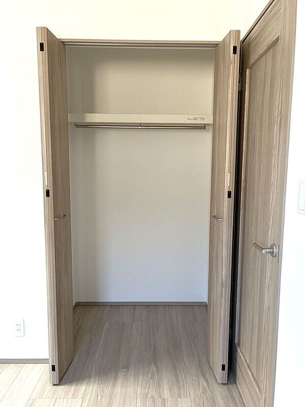 【収納】☆クローゼット(帖洋室)☆容量大きめなので、お部屋がすっきり片付きます♪