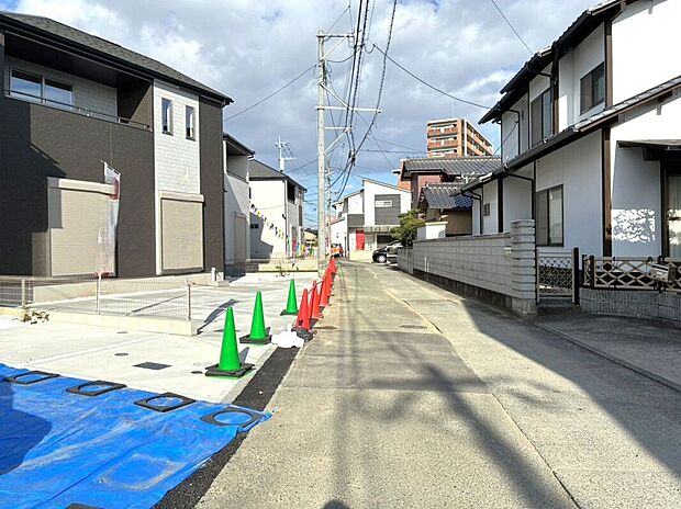 【前面道路含む外観】☆前面道路☆