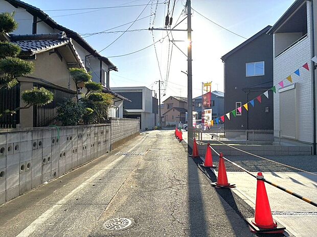 【前面道路含む外観】☆前面道路☆