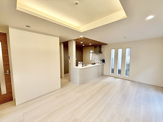 【トイレ ｜ 仕様】 　ウォシュレット付トイレを各フロアに設置！