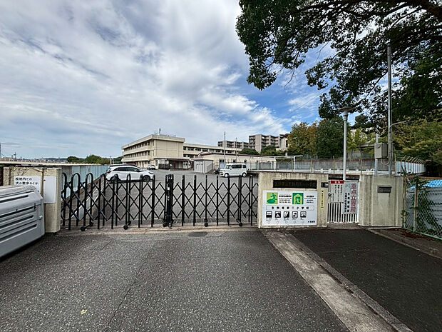 生駒南第二小学校（約1,500m）