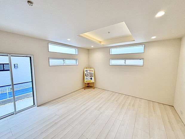 【【LDK17.25帖 ｜ 5号棟】 】折り上げ天井はリビングの開放感をアップさせます！　