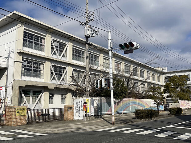 大山崎町立大山崎小学校（約1,600m）