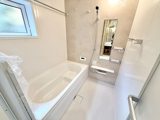 【【浴室 ｜ 1号棟】】浴室乾燥機付き！ ゆったりできる浴槽です