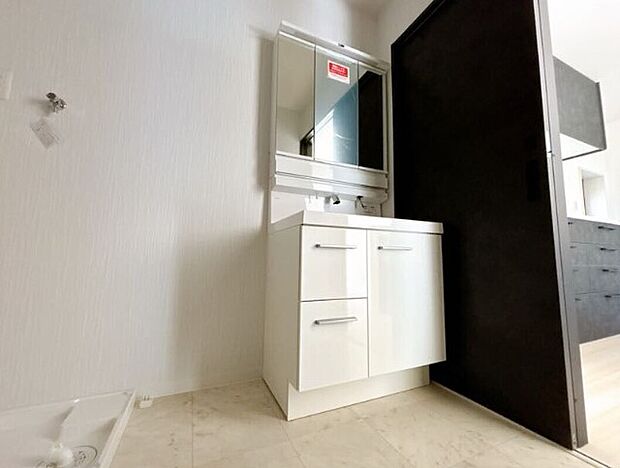 シャンプードレッサー付き洗面台が付いております◎
（同社施工事例）