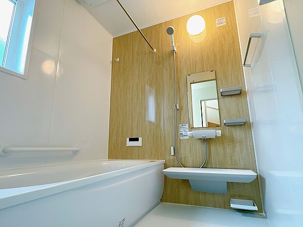 1坪以上の広々バスルーム◎
1日の疲れを癒してくれます。(同社施工事例)
