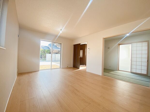 【リビング】日当り良好のリビング。
明るい空間です◎（同社施工事例）
