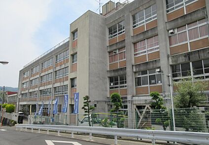 生駒市立生駒南中学校 292m(徒歩4分)