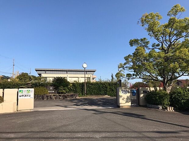 生駒市立鹿ノ台小学校(約500m)