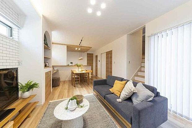 【LDK/当社施工例】
ご家族団らんのひとときを過ごすLDK♪お気に入りの家具や雑貨で理想の住まいづくりを実現!