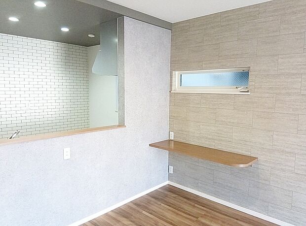 【【LDK】】LDの一角にカウンターを設けています♪お子様の宿題スペースやちょっとしたPC作業スペースとしても活用できます◎