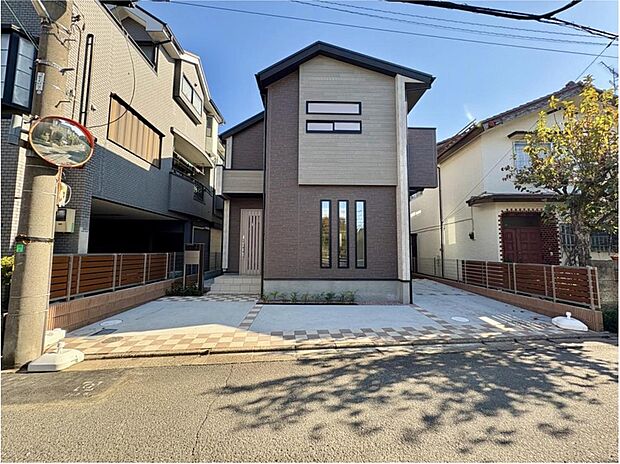 【現地外観写真】
住宅性能評価で耐震等級３（最高等級）を取得！お客様を守る大切な住宅だからこそ、第三者の検査を受けて安心して住んでいただける住宅をご案内させて頂きます。